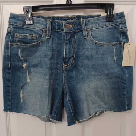 Universal Thread Mid-Rise Boyfriend Shorts 5" Inseam NWT - Picture 3 of 6